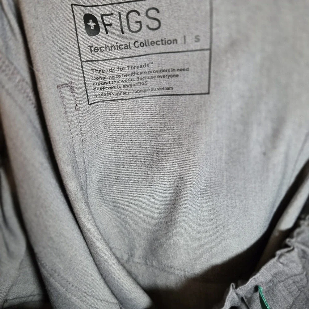 FIGS Technical Collection Scrub Pants Gray Men's Small FM450